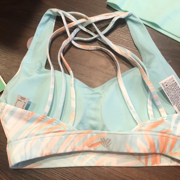 BUNDLE of sports bras size medium - Picture 2 of 7